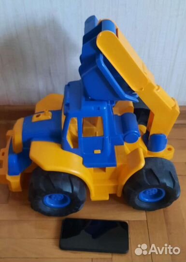 Детский трактор с ковшом