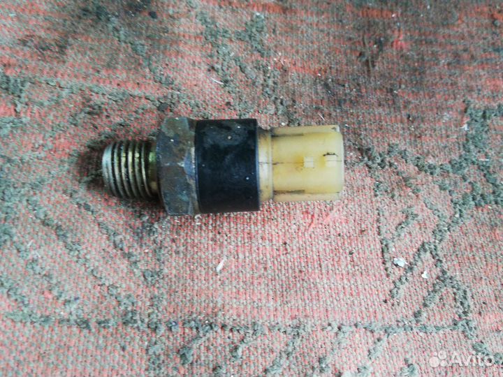 Датчик давления масла Рено Меган 2