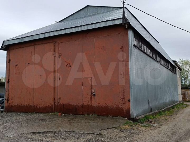 Гараж, > 30 м²