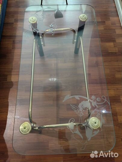 Стол стеклянный журнальный
