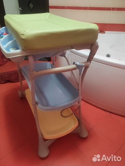 Ванночка с пеленальным столиком