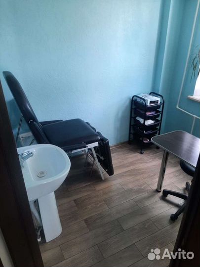 Сдам в аренду маникюрный стол