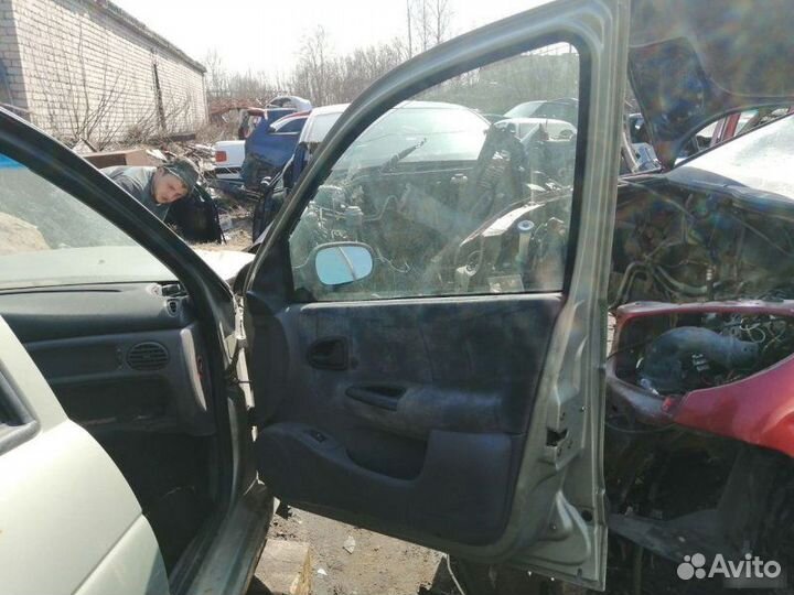 Дверь передняя Renault Megane