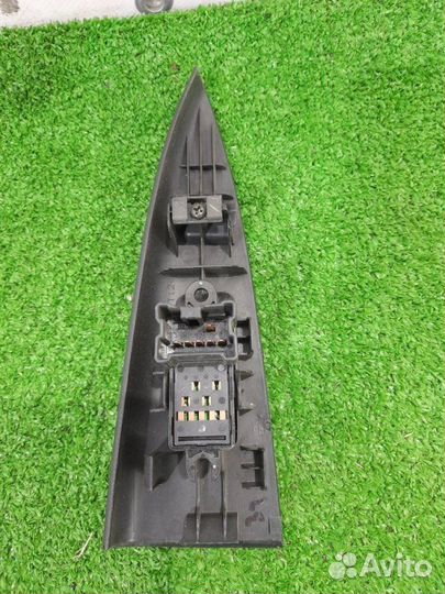 Кнопка стеклоподъемника задняя левая Nissan Note