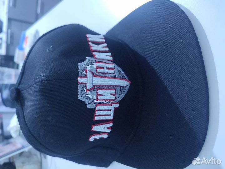 Кепка с прямым козырьком с надписью 