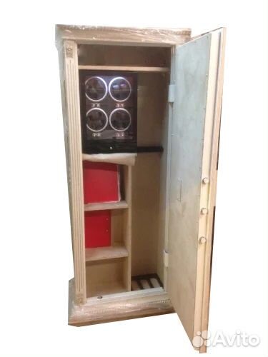 Сейф оружейно-часовой в дереве 