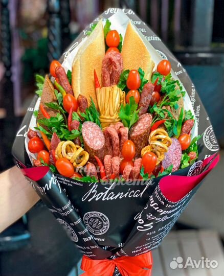 Букет на подарок из конфет фруктов с доставкой