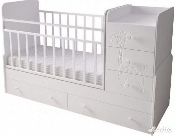 Детская кроватка с маятником