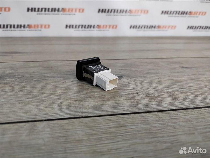 Кнопка антипробуксовочной системы audi A3 8P