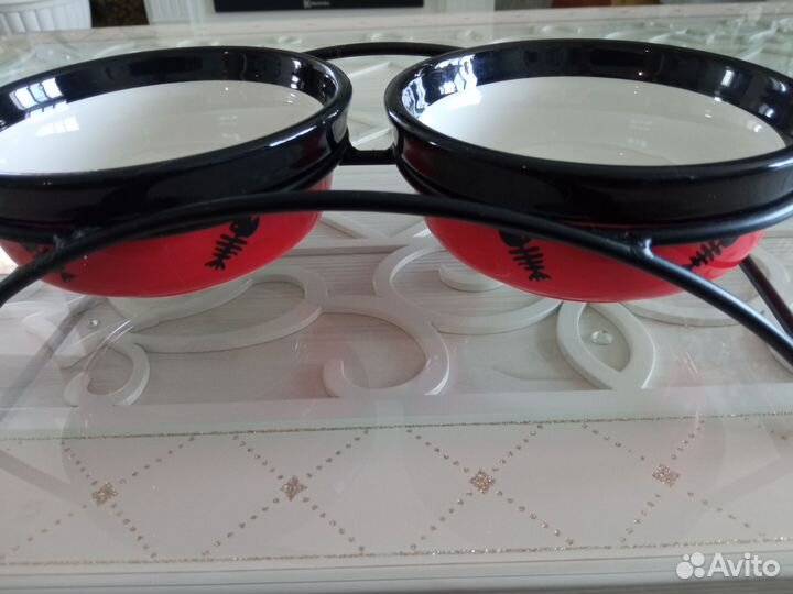 Керамические миски с подставкой для животных