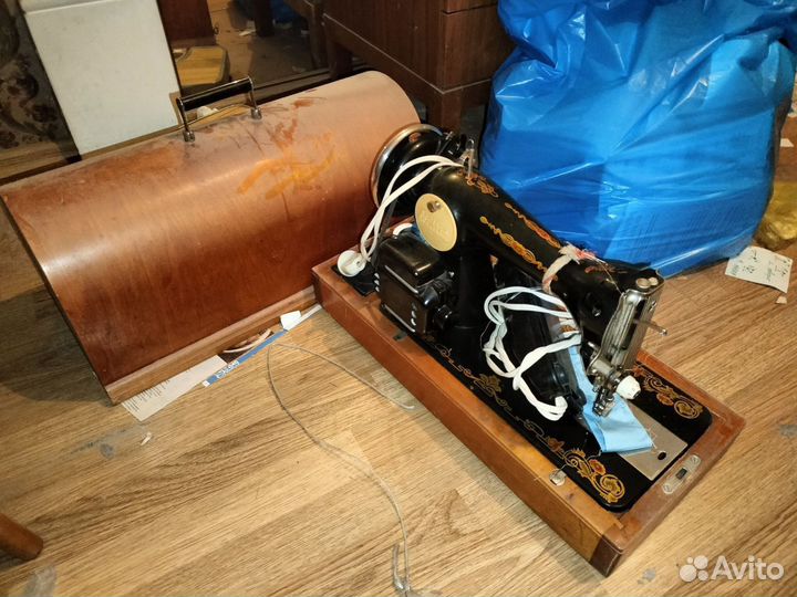 Швейная машинка мш-2 и Чайка 142М