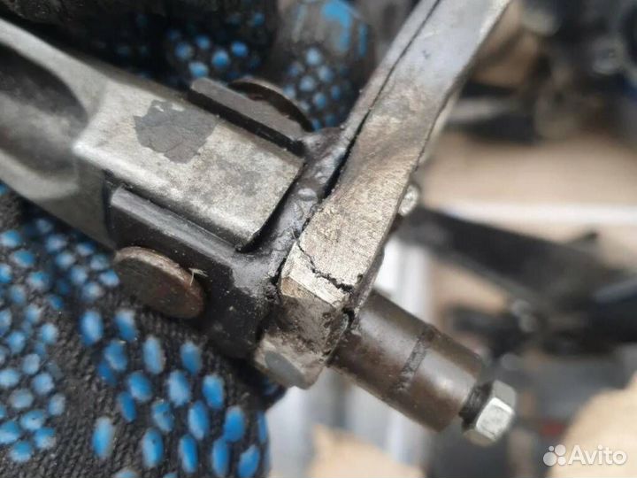 Правая водительская подножка Kawasaki ZZR600