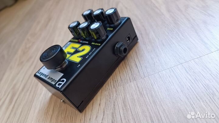 AMT E2 - двухканальный гитарный предусилитель