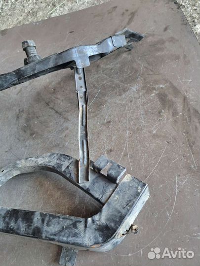 Кронштейн фары левый Nissan Fuga