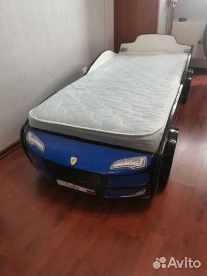 Детская кровать машинка с матрасом бу