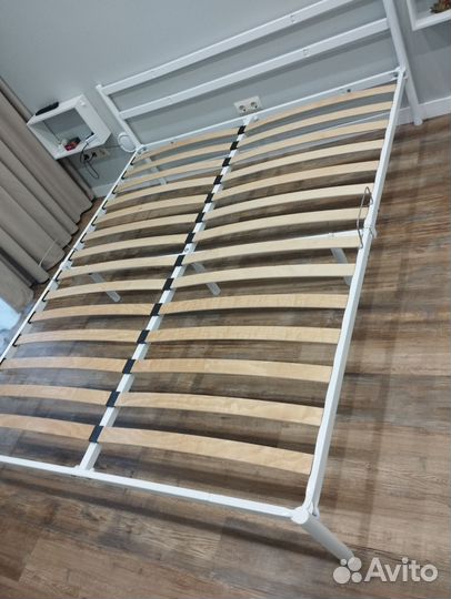 Кровать с матрасом
