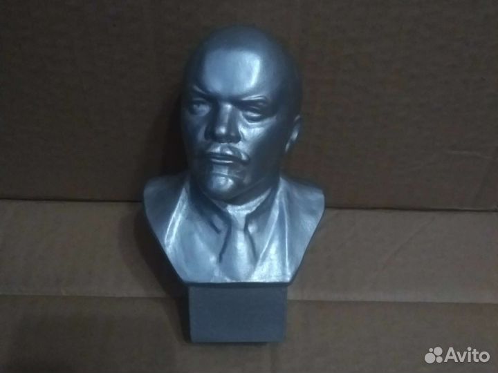 Бюст Ленина