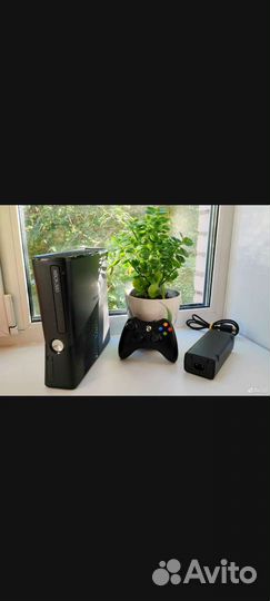 Xbox360 slim + hdd 250гб (80 игр) +2 геймпада