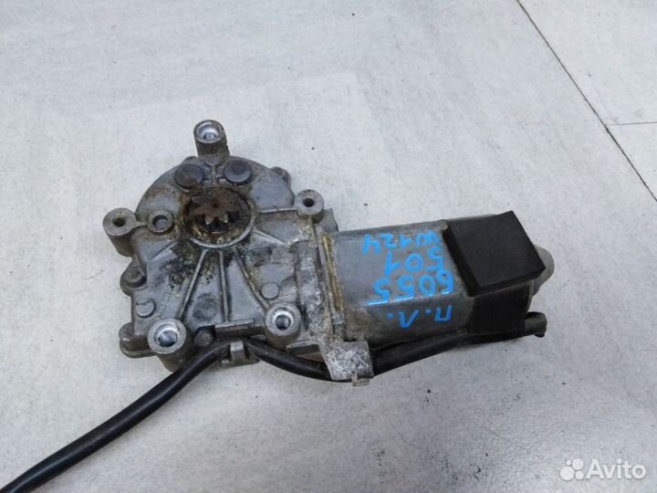 Моторчик переднего левого стеклоподъемника