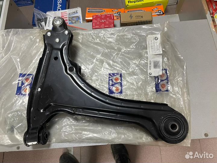 Рычаг передней подвески левый Opel Vectra A