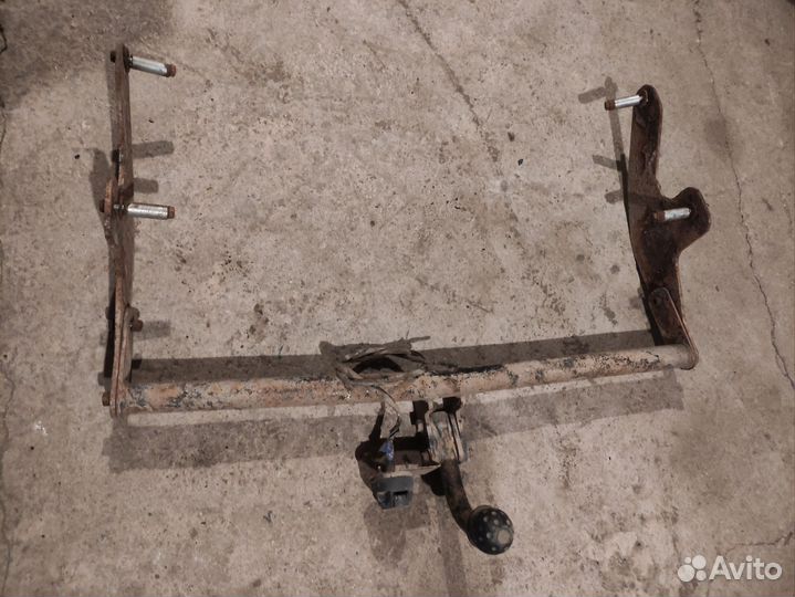 Фаркоп на LADA largus