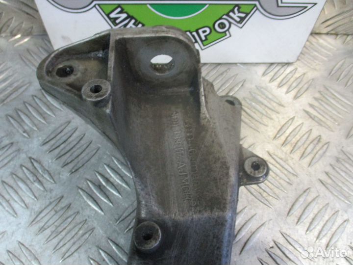 Кронштейн АКПП правый Audi A6 C5 2.5 AKN 150 л.с