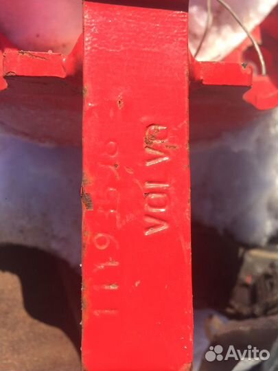 Подъемное устройстро для запаски