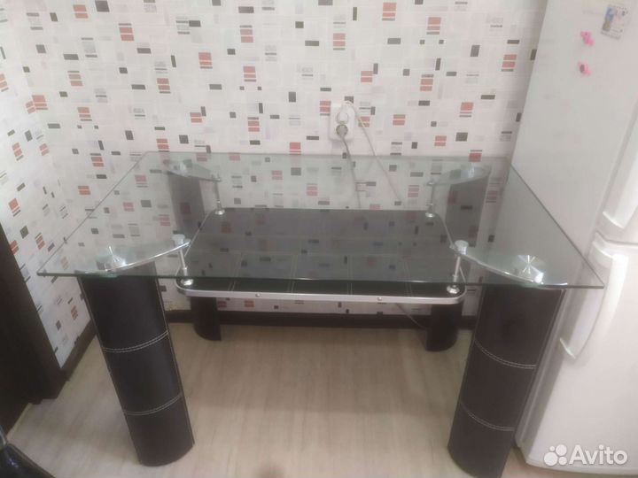 Кухонный стол и стулья