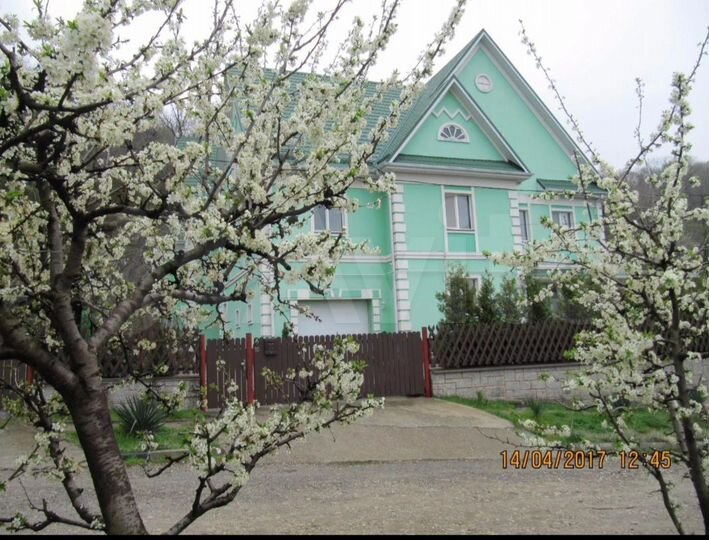 Дом 890 м² на участке 21 сот.