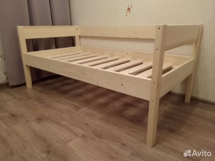 Кровать из массива сосны новая