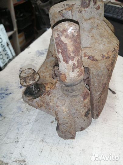 Суппорт передний Mazda 6 gg