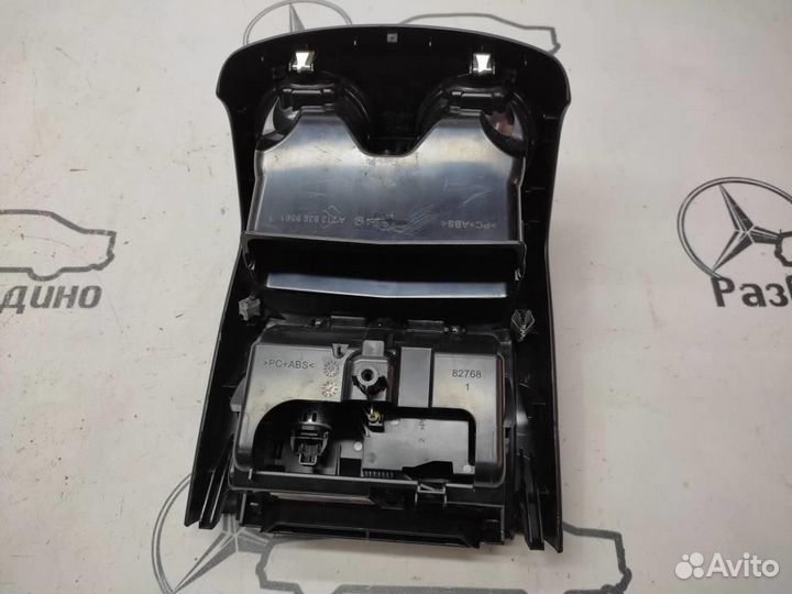 Накладка подлокотника w213 E-class 654.920 01.2