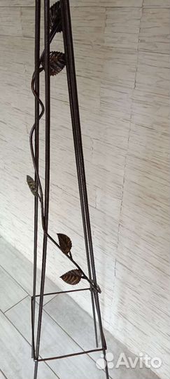 Опора для уличных цветов кованая