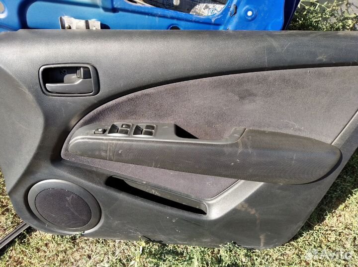 Карта водительской двери Митсубиси Аиртрек