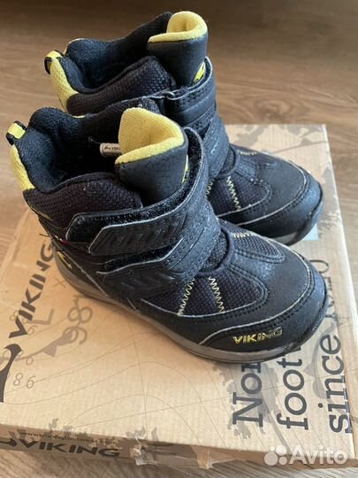 Костюм и ботинки