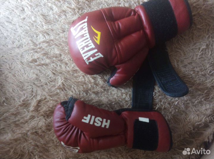 Боксерские перчатки everlast 10 oz