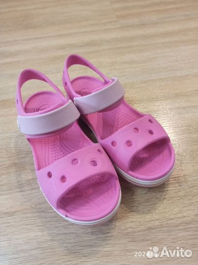 Сандалии crocs для девочки