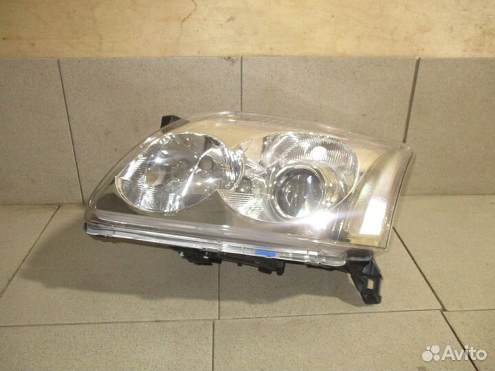 Фара левая Toyota Avensis 2 (T250)