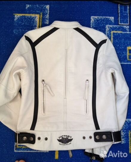 Мотокуртка кожаная женская