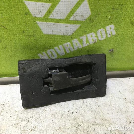 Ручка двери задней внутренняя левая Ауди 100 44