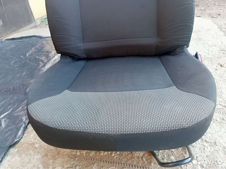 Передние сиденья Renault Dokker