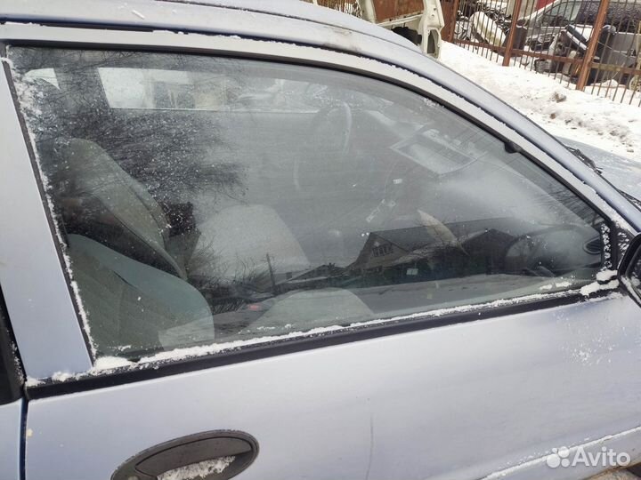 Стекло переднее правое Mitsubishi Colt CA 4 92-96
