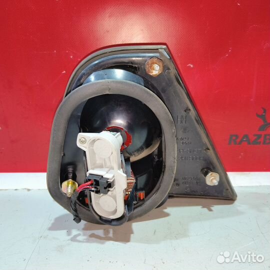 Фонарь правый внутренний Mitsubishi Carisma