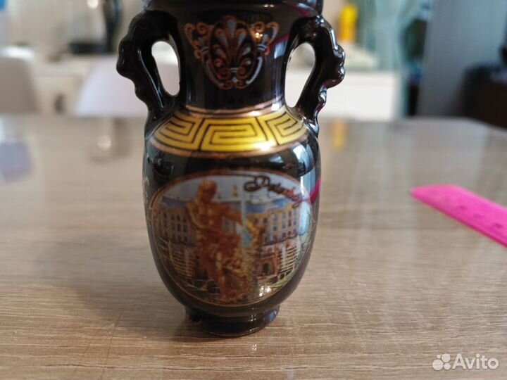 Сувенирная вазочка