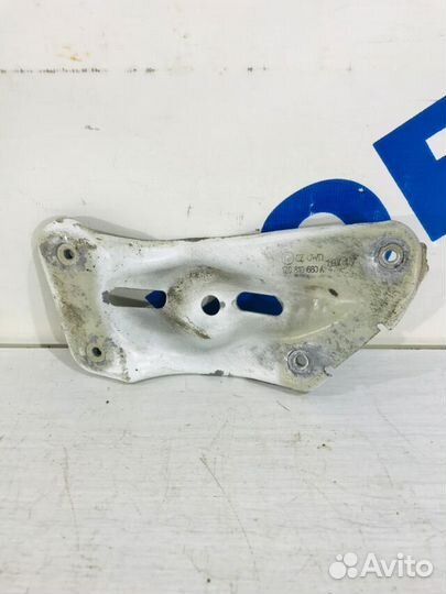 Кронштейн переднего крыла прав skoda yeti 1 рест 1