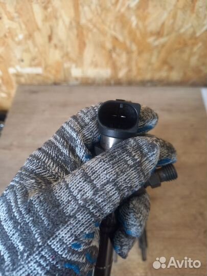 Форсунка топливная электрическая Skoda Octavia A5