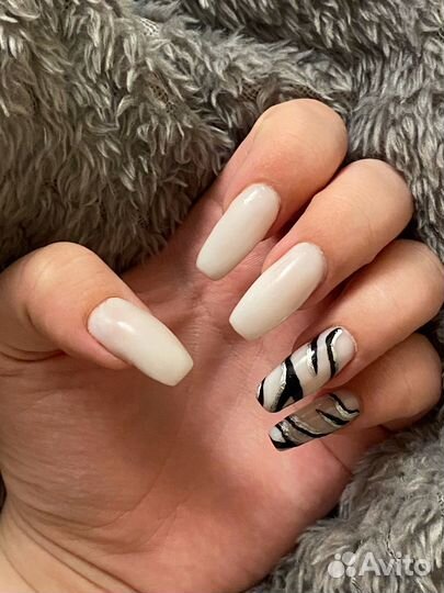 Модель на маникюр