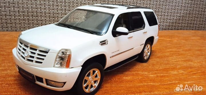 Радиоуправляемая машина Кадиллак Эскалейд