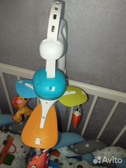 Игрушка на кроватку
