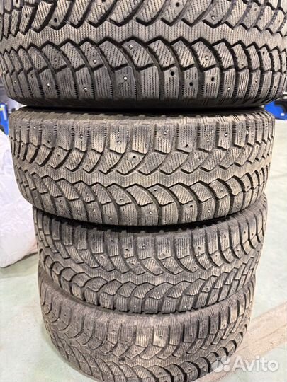 Bridgestone Blizzak Spike-01 215/65 R16